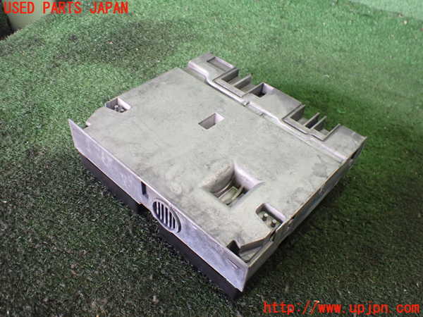 2UPJ-9235336660]アウディ・Q3(8UCPSF)TVチューナー 中古_2