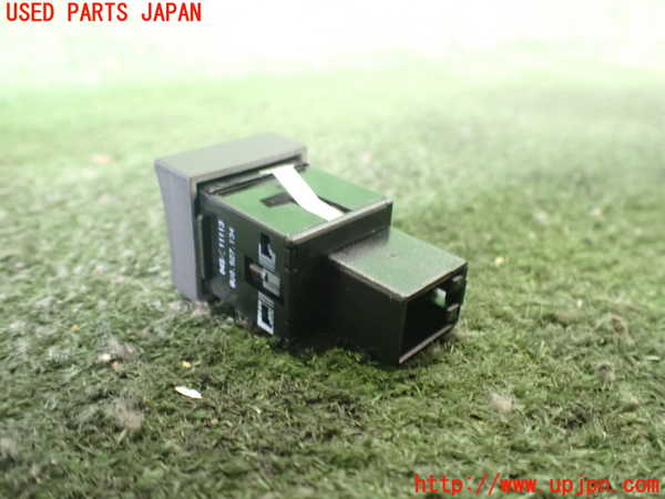 2UPJ-9235336307]アウディ・Q3(8UCPSF)スイッチ2 (VSC OFF) 中古_2