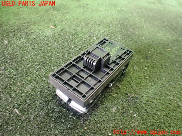2UPJ-9235336240]アウディ・Q3(8UCPSF)右前パワーウィンドウスイッチ 中古_2