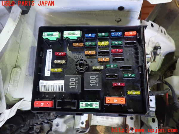 2UPJ-9235336742]アウディ・Q3(8UCPSF)ヒューズボックス2 中古_2