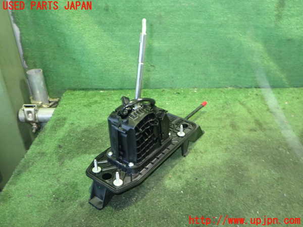 2UPJ-9235337555]アウディ・Q3(8UCPSF)ATシフトレバー 中古_2