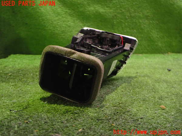 2UPJ-9235337527]アウディ・Q3(8UCPSF)エアコン吹き出し口2 (右) 中古_2