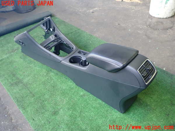 2UPJ-9235337540]アウディ・Q3(8UCPSF)センターコンソール 中古_2