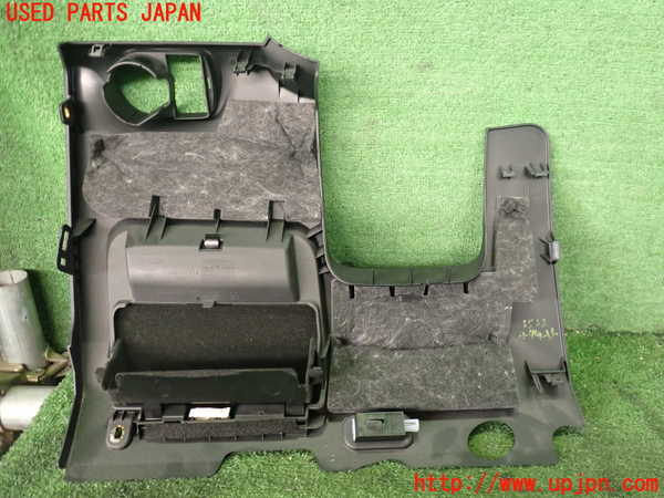 2UPJ-9235337841]アウディ・Q3(8UCPSF)小物入れ1 中古_3