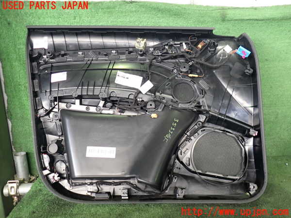 2UPJ-9235331234]アウディ・Q3(8UCPSF)右前ドア内張り (ジャンク品) 中古_2