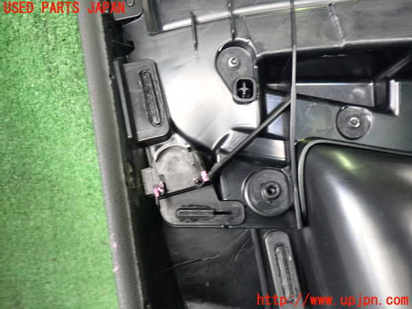 2UPJ-9235331234]アウディ・Q3(8UCPSF)右前ドア内張り (ジャンク品) 中古_3