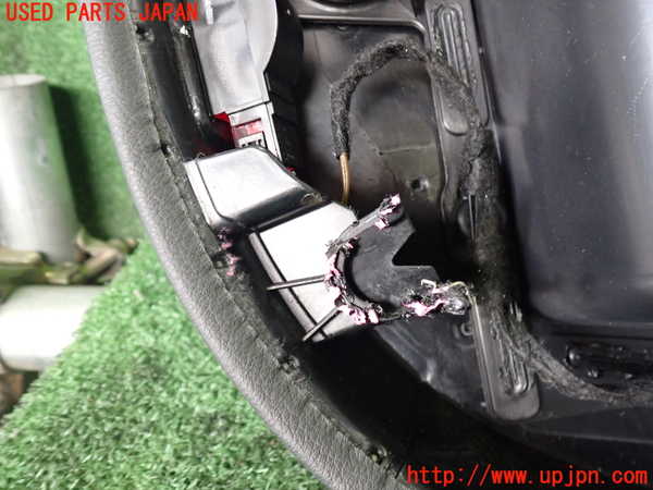 2UPJ-9235331234]アウディ・Q3(8UCPSF)右前ドア内張り (ジャンク品) 中古_4