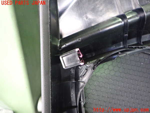 2UPJ-9235331264]アウディ・Q3(8UCPSF)左前ドア内張り (ジャンク品) 中古_4