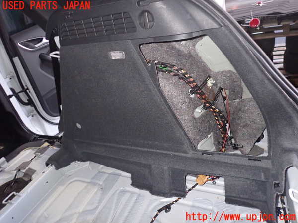 2UPJ-9235337675]アウディ・Q3(8UCPSF)右リアピラートリム 中古_3