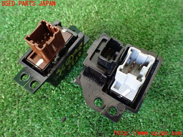 1UPJ-9235356308]エクストレイル(NT32)スイッチ3 (シートヒーター、ヒルディセントコントロール) 中古_2