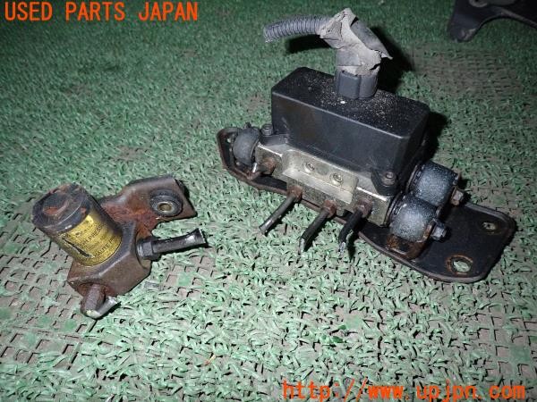 3UPJ=9235380401]ランドクルーザー100(HDJ101K)前期 純正 ハイトコントロールユニット AHC アキュムレーター レギュレーター タンク 中古_4