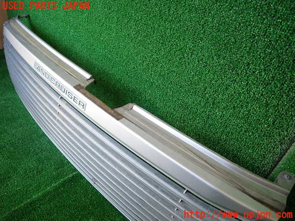 1UPJ-9235381050]ランクル100系(HDJ101K)ラジエターグリル 中古_3