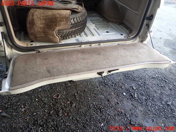 1UPJ-9235381500]ランクル100系(HDJ101K)トランク 中古_2