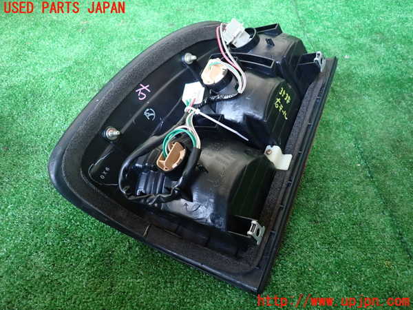 1UPJ-9235381530]ランクル100系(HDJ101K)右テールランプ 中古_2