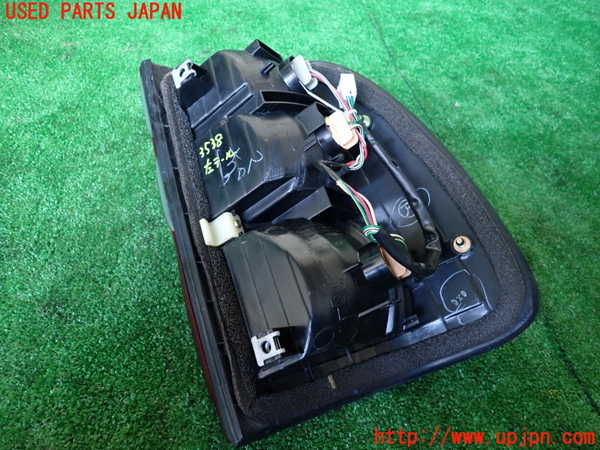 1UPJ-9235381536]ランクル100系(HDJ101K)左テールランプ 中古_2