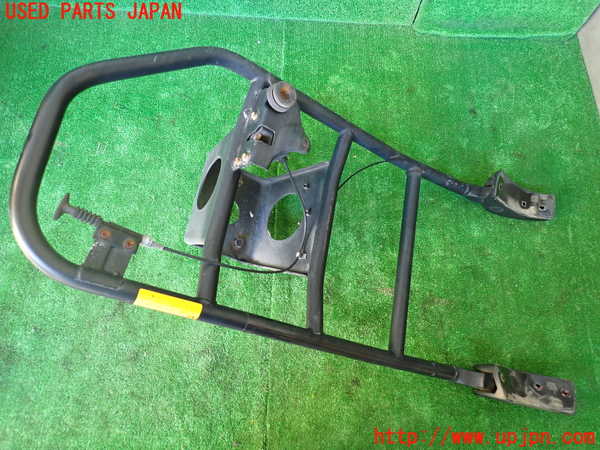 1UPJ-9235381700]ランクル100系(HDJ101K)スペアタイヤキャリア 中古_2