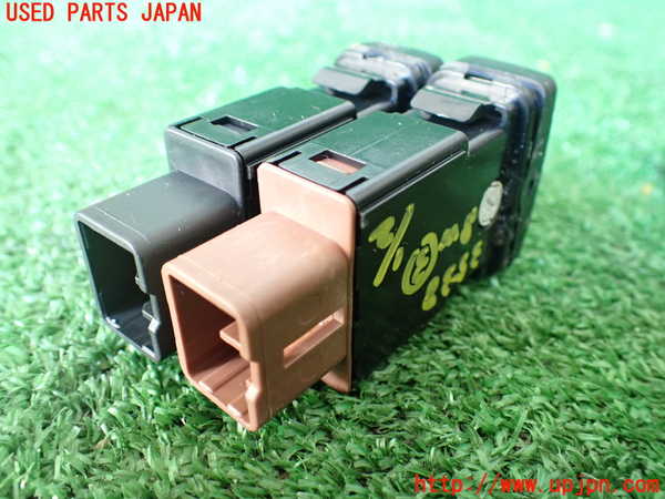 1UPJ-9235386308]ランクル100系(HDJ101K)スイッチ3 (シートヒーター) 中古_2