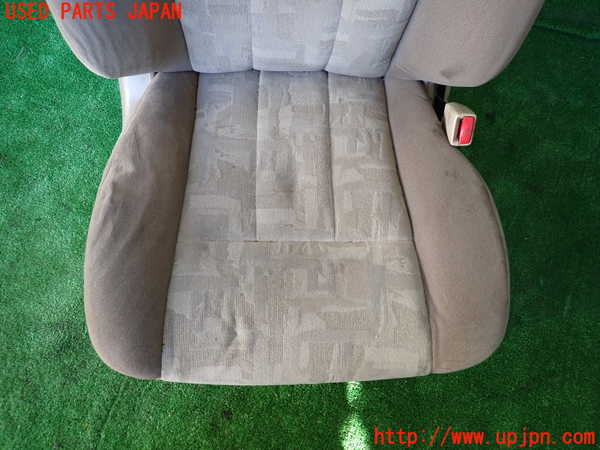 1UPJ-9235387035]ランクル100系(HDJ101K)運転席シート 中古_3
