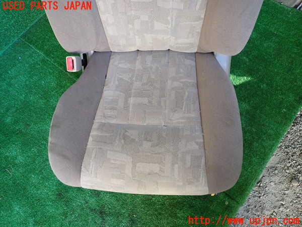 1UPJ-9235387065]ランクル100系(HDJ101K)助手席シート 中古_3