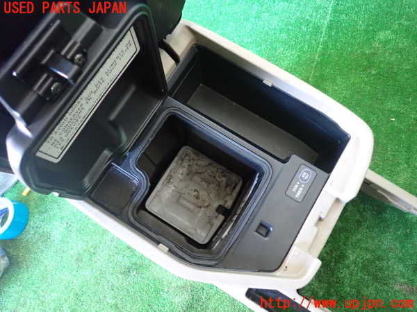 1UPJ-9235387540]ランクル100系(HDJ101K)センターコンソール 中古_3