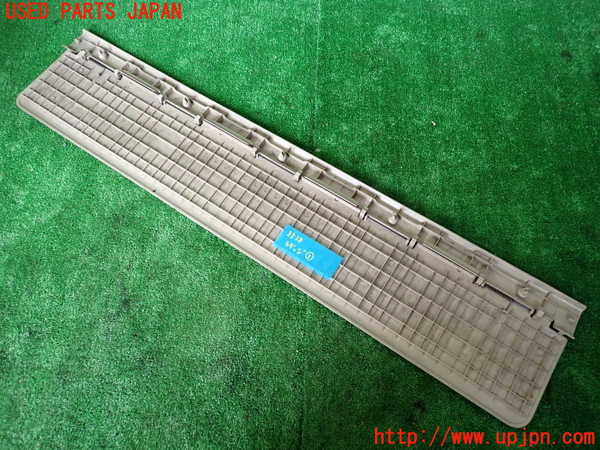 1UPJ-9235387771]ランクル100系(HDJ101K)ラゲッジトレイ1 中古_2