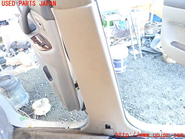 1UPJ-9235387670]ランクル100系(HDJ101K)左センターピラートリム 中古_3