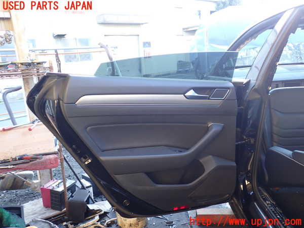 1UPJ-9235401320]VW アルテオン(3HDJHF)左後ドア 中古 PILKINGTON M5550 43R-011600_4
