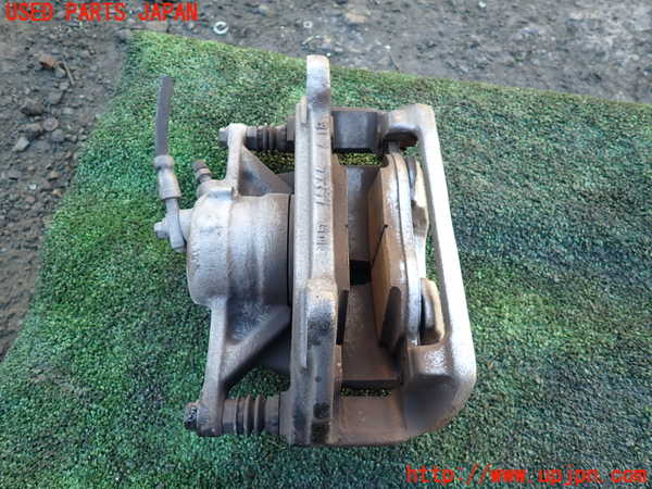 1UPJ-9235404080]VW アルテオン(3HDJHF)右フロントキャリパー 中古_2