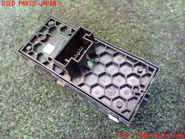 1UPJ-9235406240]VW アルテオン(3HDJHF)右前パワーウィンドウスイッチ 中古_2