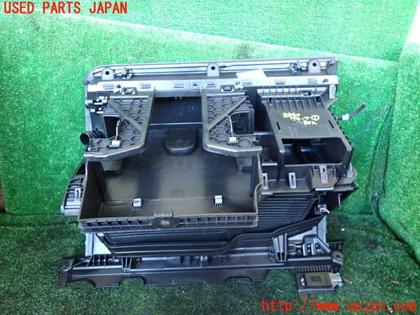 1UPJ-9235407516]VW アルテオン(3HDJHF)グローブボックス1 中古_4