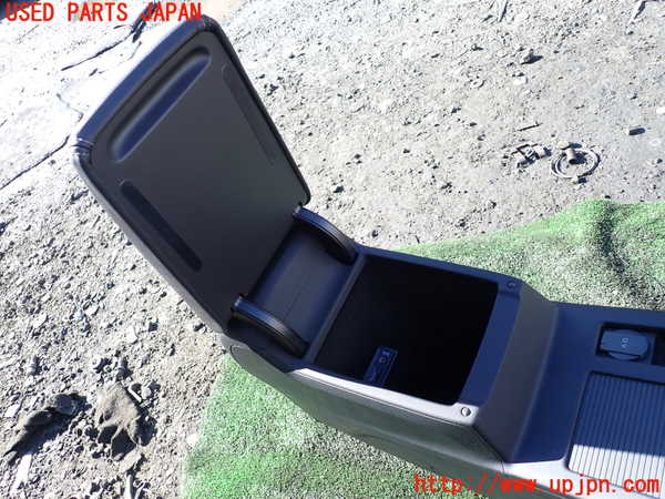 1UPJ-9235407540]VW アルテオン(3HDJHF)センターコンソール 中古_3