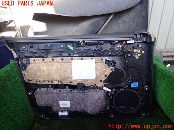 1UPJ-9235401234]VW アルテオン(3HDJHF)右前ドア内張り 中古_4