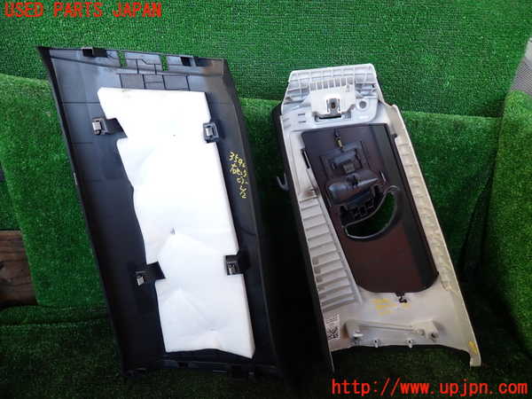 1UPJ-9235407665]VW アルテオン(3HDJHF)右センターピラートリム 中古_2