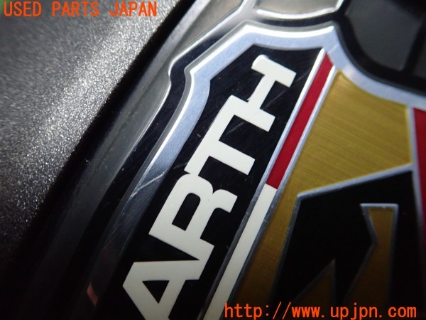 3UPJ=9235410008]アバルト 124スパイダー(NF2EK)純正 NC3E-51740 FTE0041011 フロント バンパー エンブレム  中古_4