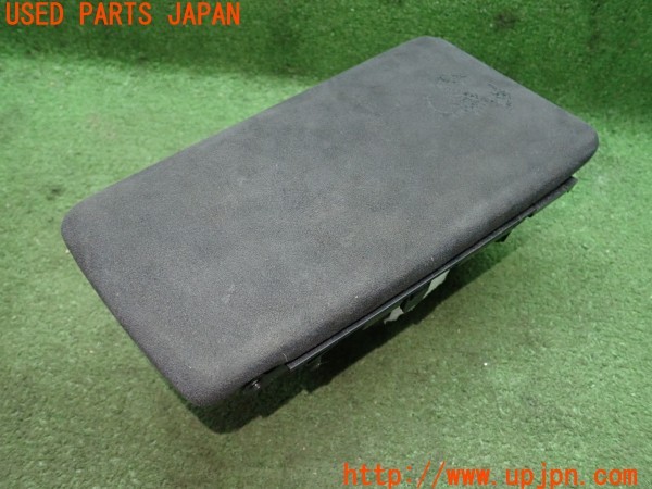 3UPJ=9235410652]アバルト 124スパイダー(NF2EK)純正 センターコンソール アームレスト 中古_2