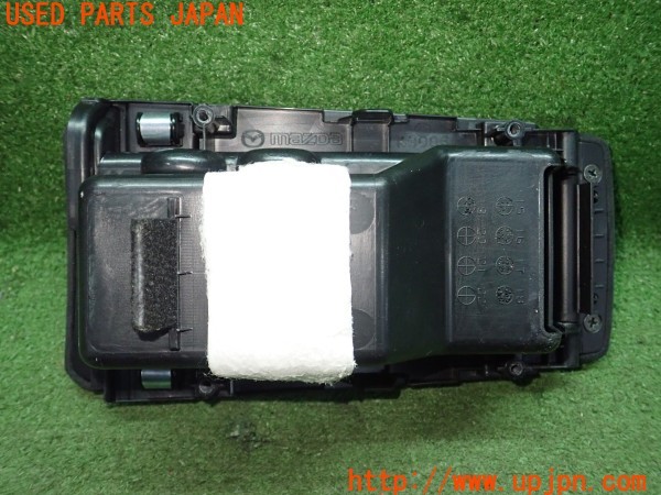 3UPJ=9235410652]アバルト 124スパイダー(NF2EK)純正 センターコンソール アームレスト 中古_3