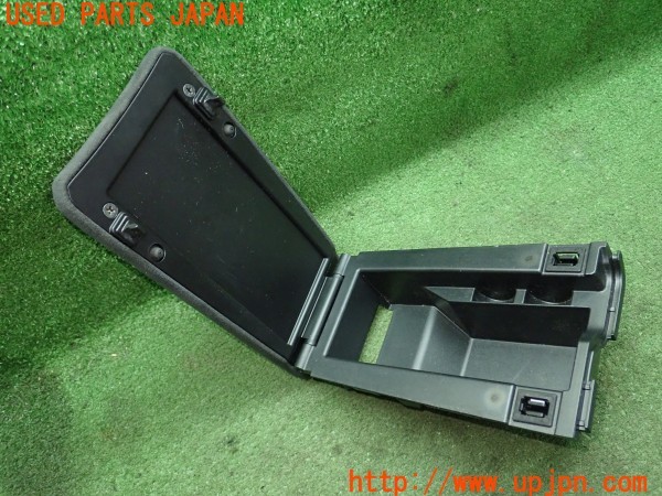 3UPJ=9235410652]アバルト 124スパイダー(NF2EK)純正 センターコンソール アームレスト 中古_4