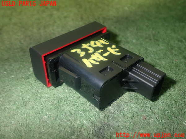 1UPJ-9235416290]アバルト・124スパイダー(NF2EK)ハザードスイッチ 中古_3