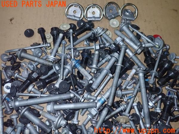 3UPJ=9235420720]BMW ミニ(MINI)クーパーD(XV15MW F55)後期 ネジ・ナット・ステー類 セット ジャンク_2
