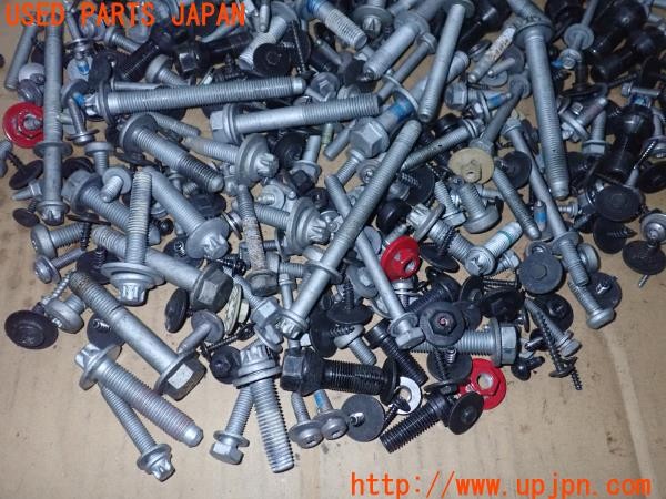 3UPJ=9235420720]BMW ミニ(MINI)クーパーD(XV15MW F55)後期 ネジ・ナット・ステー類 セット ジャンク_3