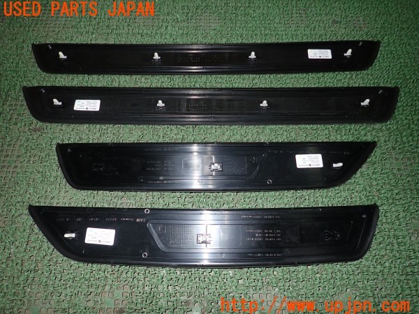3UPJ=9235430616]BMW アクティブハイブリッド5(FZ35 F10)純正 スカッフプレート 中古_4