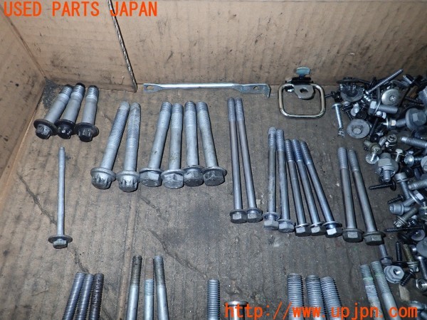 3UPJ=9235430720]BMW アクティブハイブリッド5(FZ35 F10)ネジ・ナット・ステー類 セット ジャンク_2