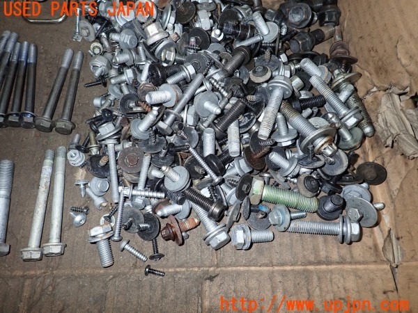 3UPJ=9235430720]BMW アクティブハイブリッド5(FZ35 F10)ネジ・ナット・ステー類 セット ジャンク_5