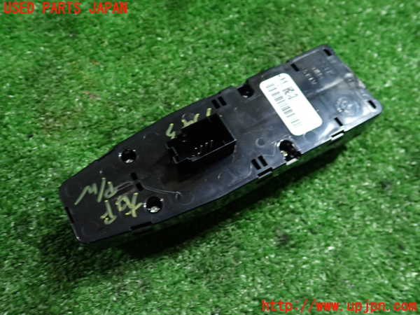 1UPJ-9235436240]BMW アクティブハイブリッド5(AH5) F10(FZ35)右前パワーウィンドウスイッチ 中古_2