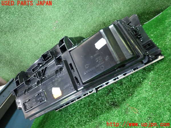 1UPJ-9235437516]BMW アクティブハイブリッド5(AH5) F10(FZ35)グローブボックス1 中古_4