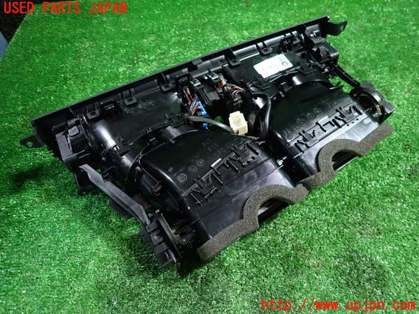 1UPJ-9235437528]BMW アクティブハイブリッド5(AH5) F10(FZ35)エアコン吹き出し口3(真中) 中古_3