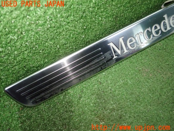 3UPJ=9235440616]ベンツ A180(177084 W177)純正 A1776801105CCL スカッフプレート イルミ付き 中古_2