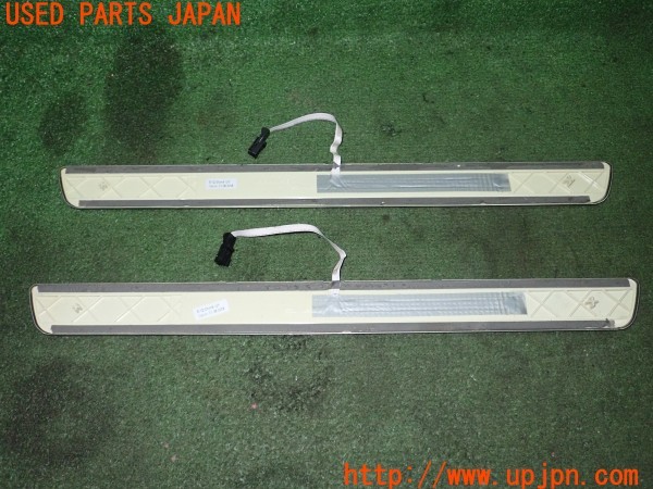 3UPJ=9235440616]ベンツ A180(177084 W177)純正 A1776801105CCL スカッフプレート イルミ付き 中古_5