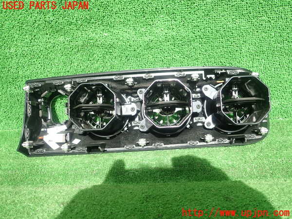 1UPJ-9235447527]ベンツ A180(177084)(W177)エアコン吹き出し口2 (真中) 中古_2