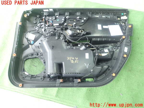 1UPJ-9235441264]ベンツ A180(177084)(W177)左前ドア内張り 中古_3